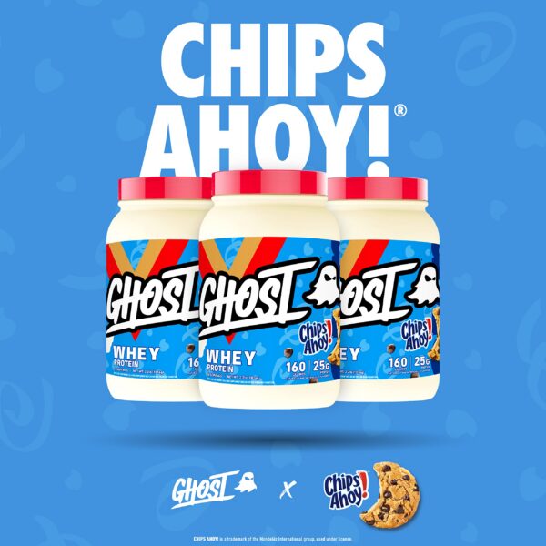 Trozos de galleta Chips Ahoy en la mezcla