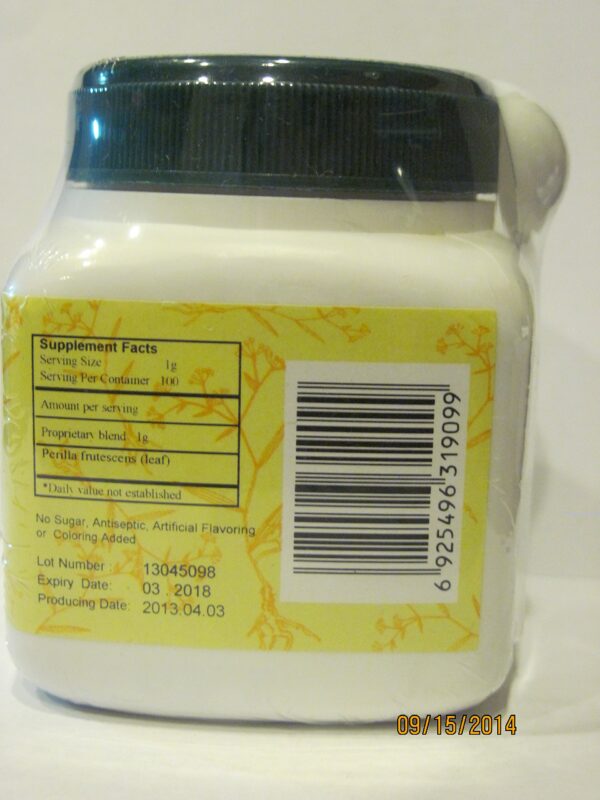 Cerca de gránulos de hoja de perilla concentrados naturales 100 gramos