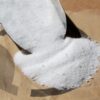 polvo blanco disolviéndose en agua