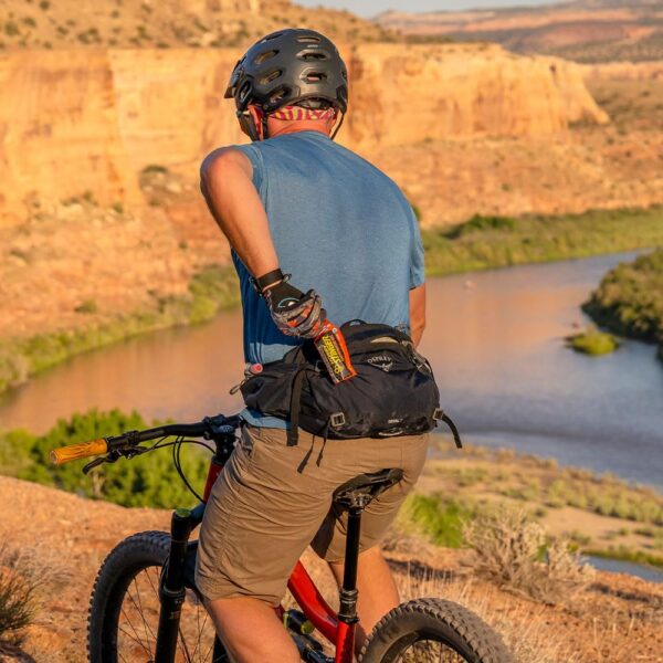 Logo de Honey Stinger en el empaque