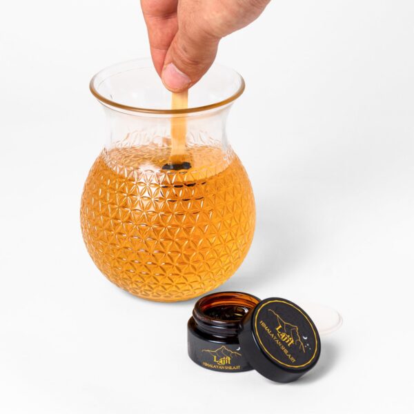 Detalle resina Shilajit grado oro recolectada por Sherpas