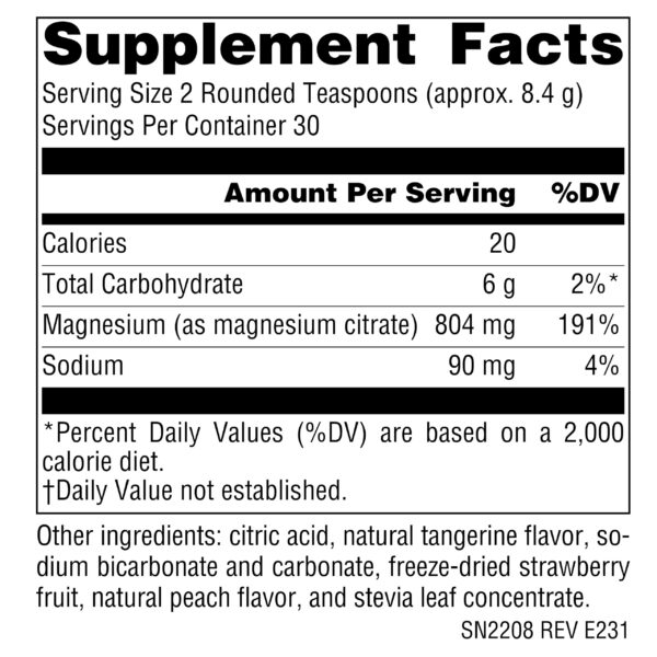 Taza con agua caliente y polvo de magnesio