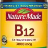 Cápsulas blandas Nature Made B-12 frente a fondo blanco