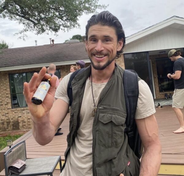 Detalle de diseño de etiqueta Now Alchemy