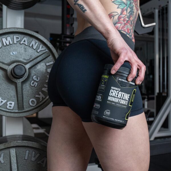 Frasco de NutraBio Creatine Monohydrate en polvo