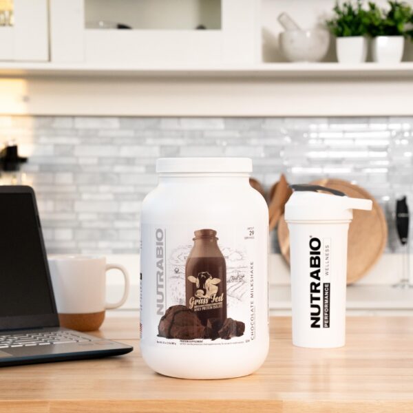 Polvo de proteína en taza