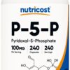 Frasco de Nutricost P5P con cápsulas
