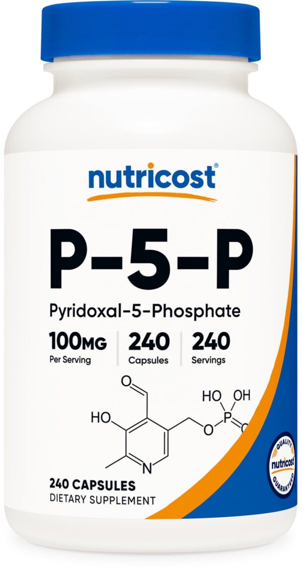 Frasco de Nutricost P5P con cápsulas