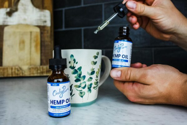 Version 1.0.0 Etiqueta lateral de la botella OnlyPure Relief 30 mL