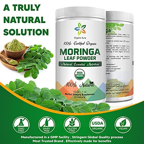 Polvo verde moringa en cuchara