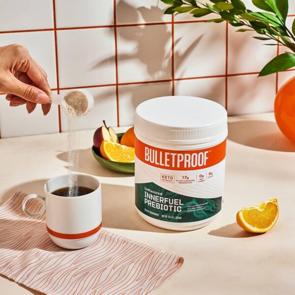 Polvo sin sabor Innerfuel Bulletproof sobre mesa