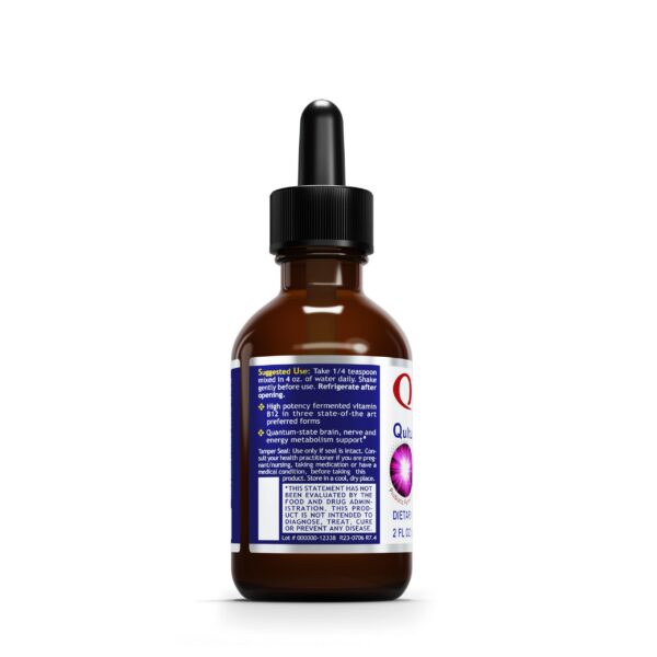 Frasco de vitamina B12 con etiqueta