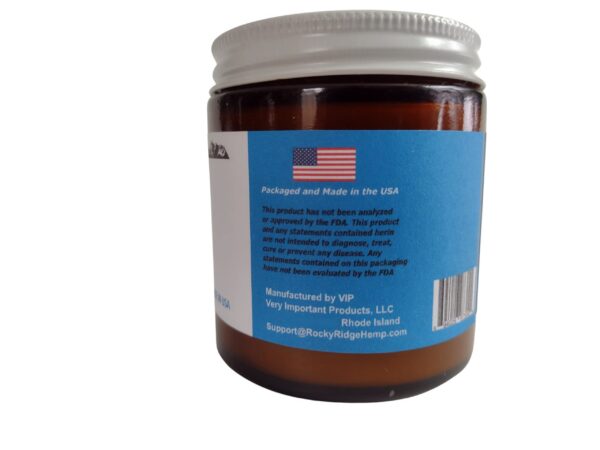 Detalle de frasco de bálsamo Rocky Ridge Hemp