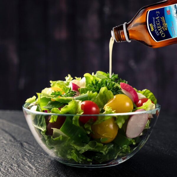 Vista lateral de la botella de Omega-3 líquido