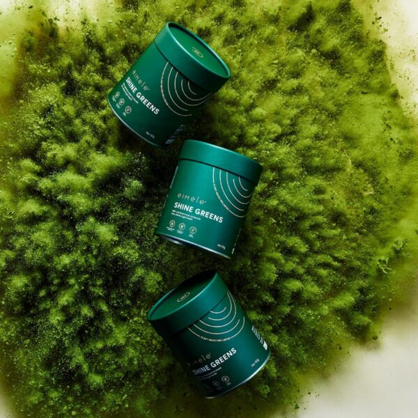 Frasco Shine Greens sobre fondo blanco