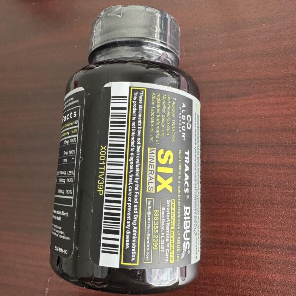 Interior del frasco con cápsulas visibles