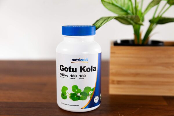Suplemento Nutricost Gotu Kola con 180 cápsulas por botella