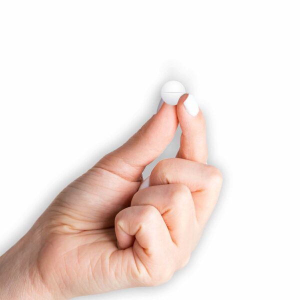 Tabletas Mason Natural Biotina 800 mcg sobre la mesa