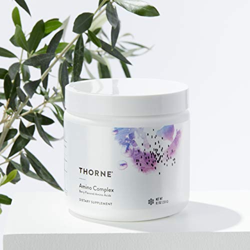 Polvo de aminoácidos en vaso