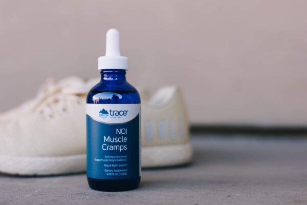 Version 1.0.0 Frasco con etiqueta visible y nivel de 4.06 oz