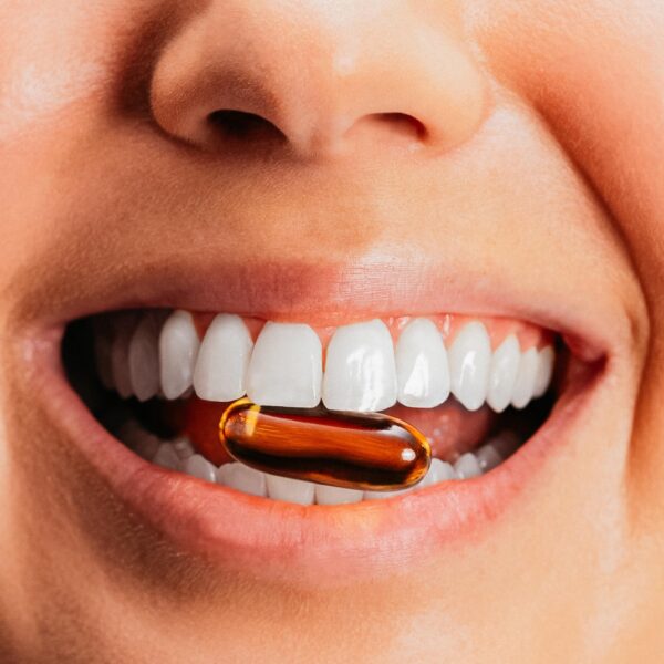 Frasco de Omega-3 con detalle de 120 Softgels