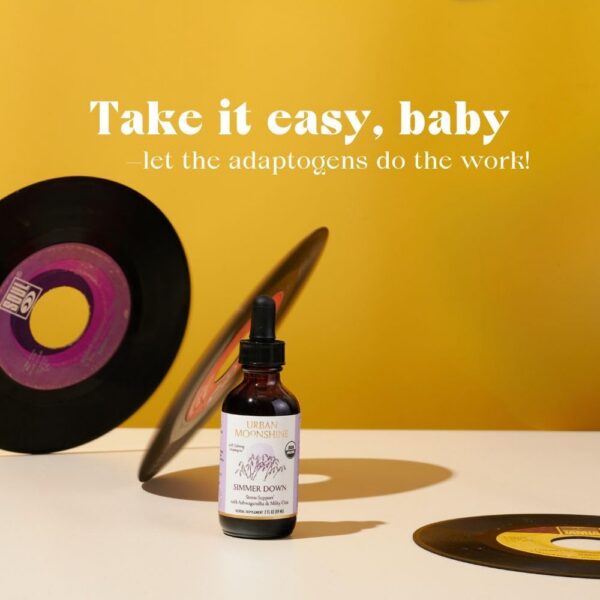 Etiqueta con ingredientes naturales del tónico Urban Moonshine