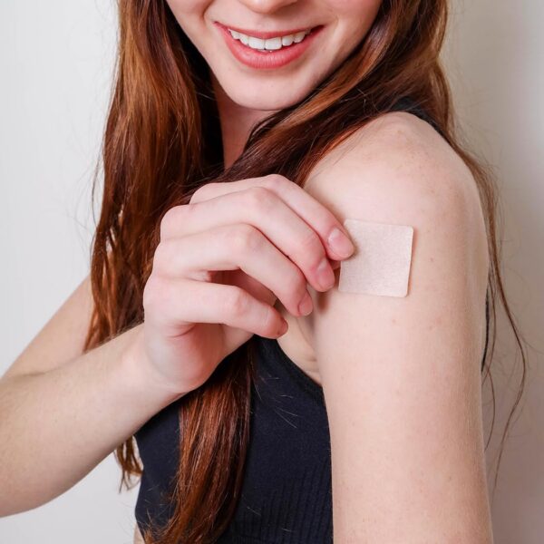 Parche Veru Wellness en uso diario