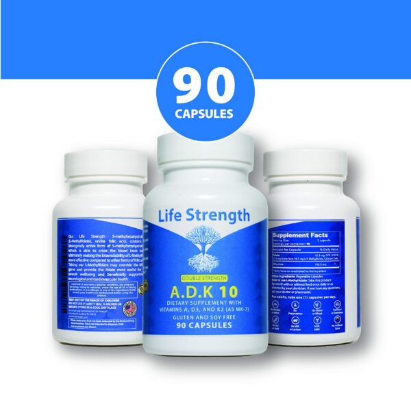 Suplemento LifeStrength ADK 10 cápsulas en mano