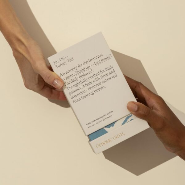 Vista lateral frasco extracto hongo cola de pavo Uphoric Urth