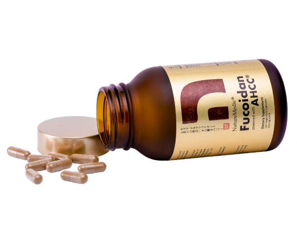 Vista lateral NatureMedic Fucoidan con AHCC suplemento inmunológico