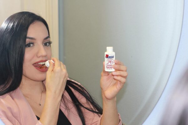 Vitaminas B-Total Kaxilu botella sabor mora y arándano