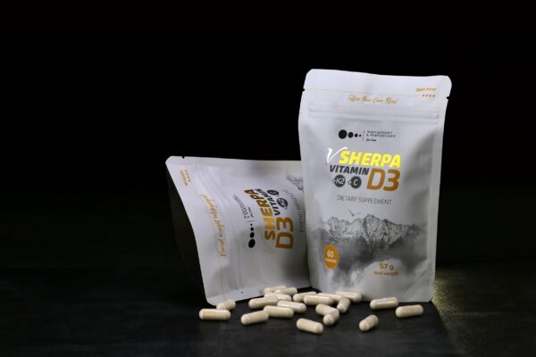 Frasco con etiqueta y logotipo vSherpa