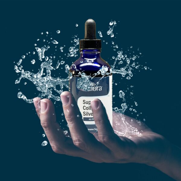 Frasco de vidrio azul y contenido