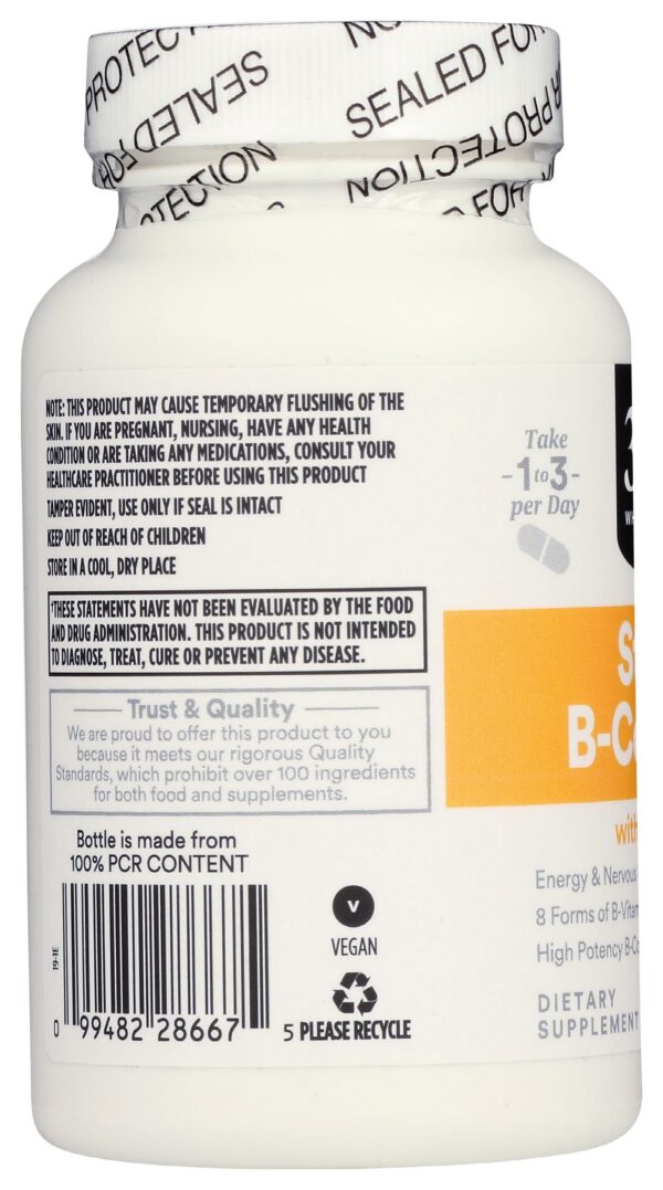 Frasco en estante con etiqueta