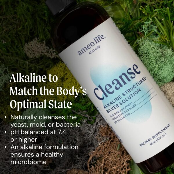 Solución de plata coloidal en vaso