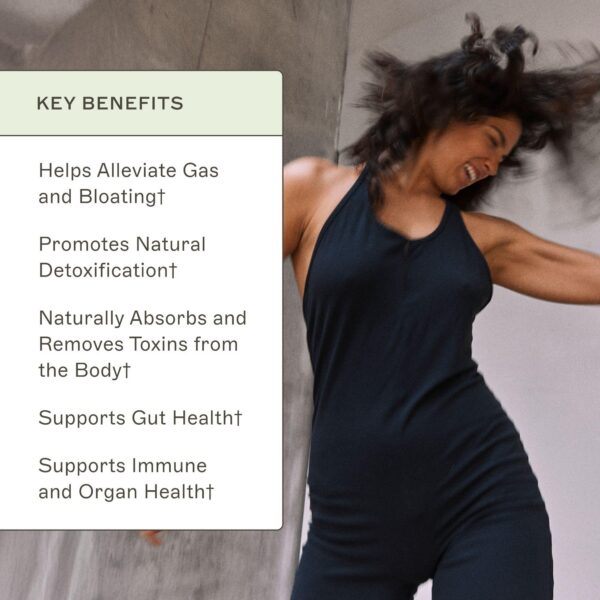 Amy Myers suplemento carbón activado cápsulas sobre fondo blanco