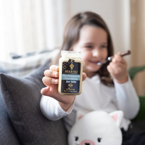 Frasco de miel cruda con jalea real Bee & YOU
