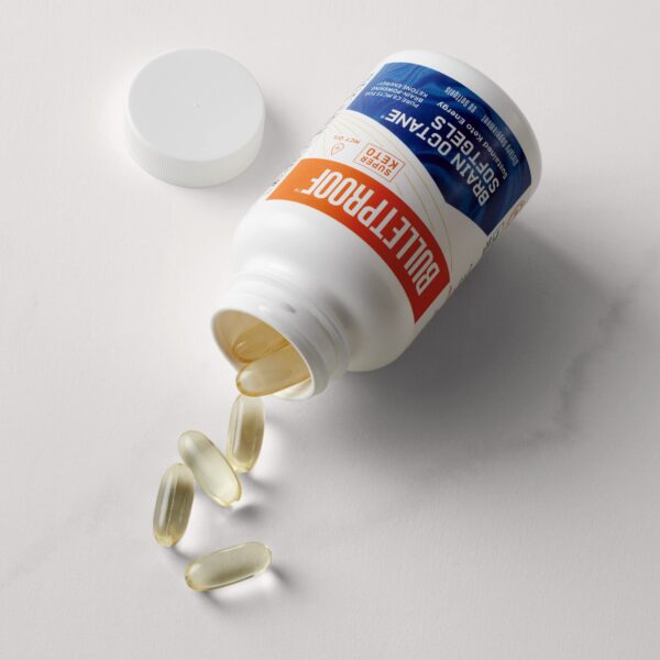 Cápsulas Bulletproof Brain Octane sobre superficie