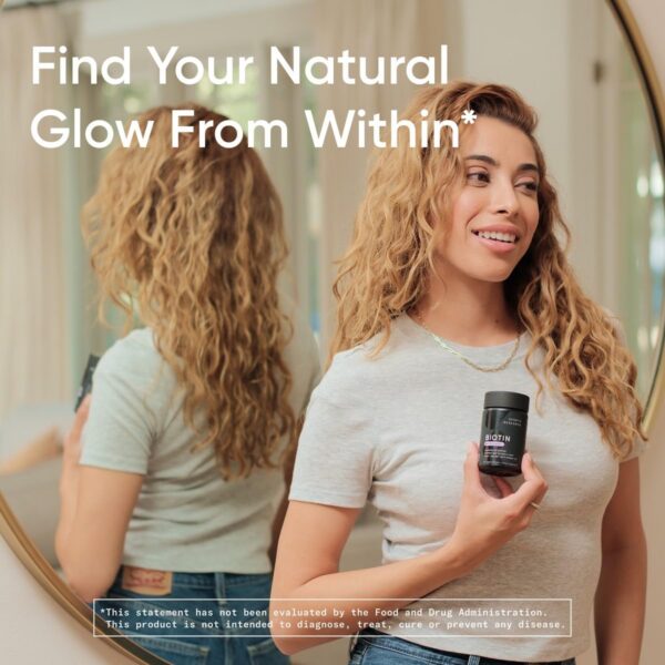 Detalle de cápsula blanda biotina con aceite de coco