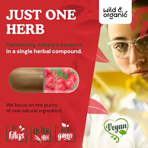 Cápsulas de bayas de espino Wild & Organic en mano