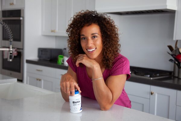 Cápsulas Nutricost Biotina color y forma