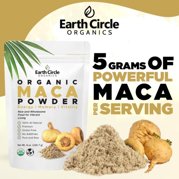 Maca amarilla en polvo en taza