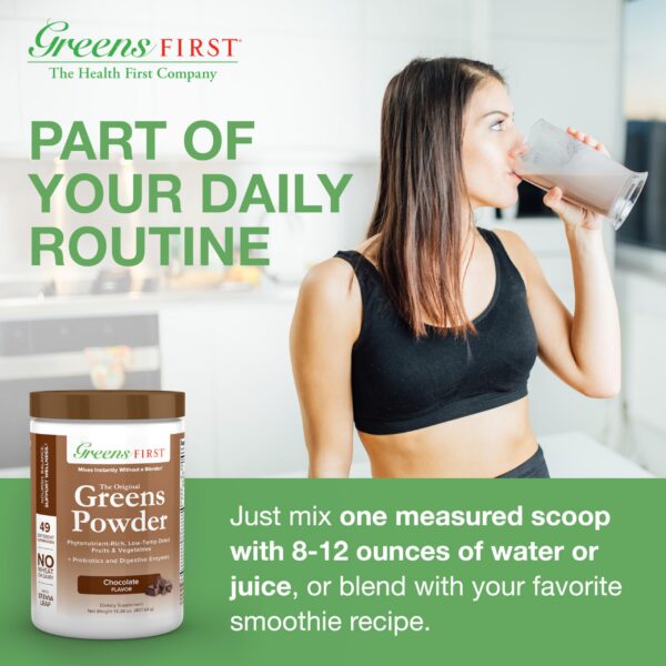 Envase de Greens First con frutas alrededor