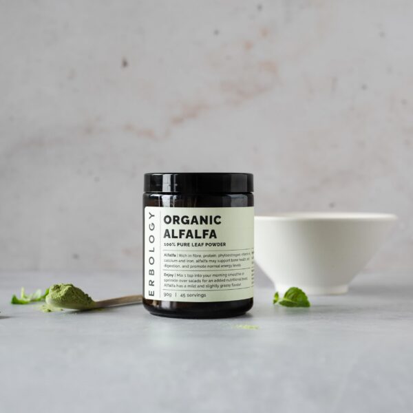 Envase del polvo de alfalfa Erbology cerrado