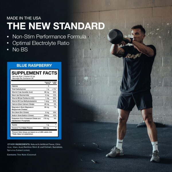 Escena deportiva con polvo de electrolitos RAW para hidratación