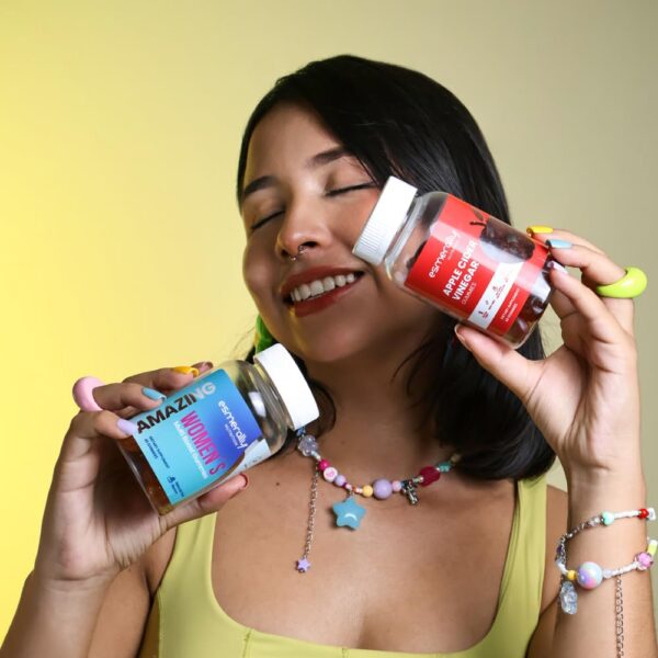 Gomitas multivitaminas naturales para mujeres Esmerally paquete