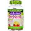 Gomitas prenatales Vitafusion en mano