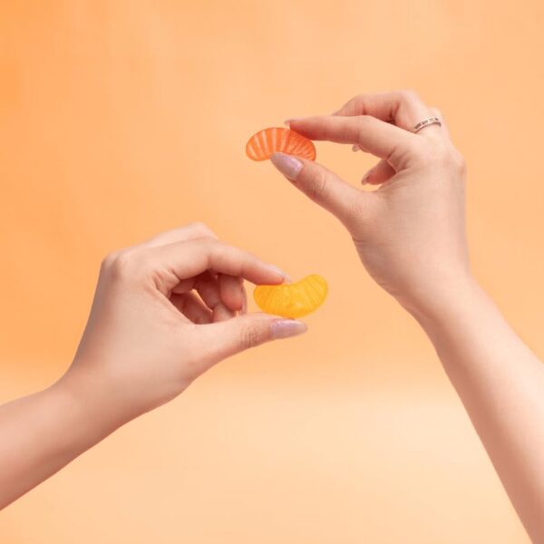 Caja LIVS Vitamin C gomitas en estante