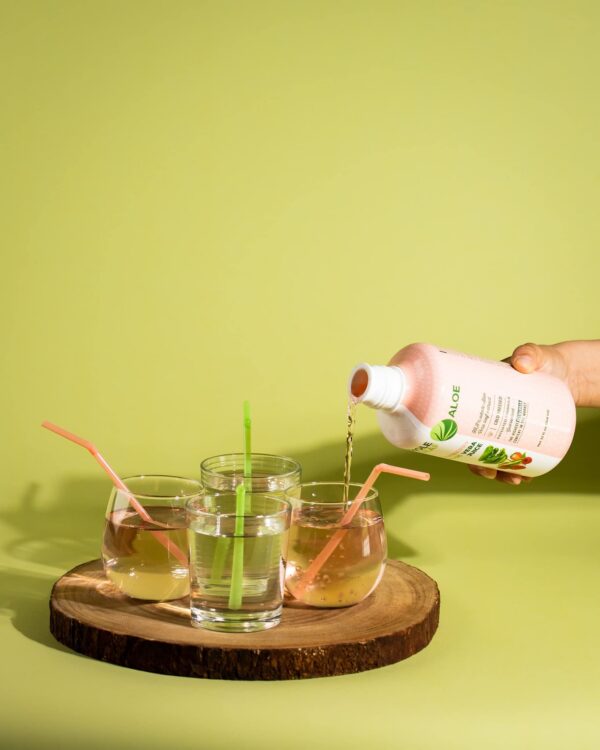 mezcla de aloe vera concentrado natural con agua