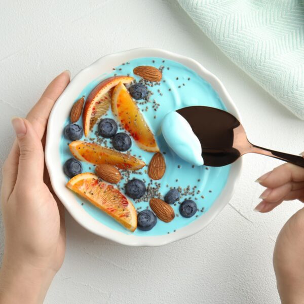 Mezcla de superalimentos Kuli Kuli Marine Glow con espirulina azul